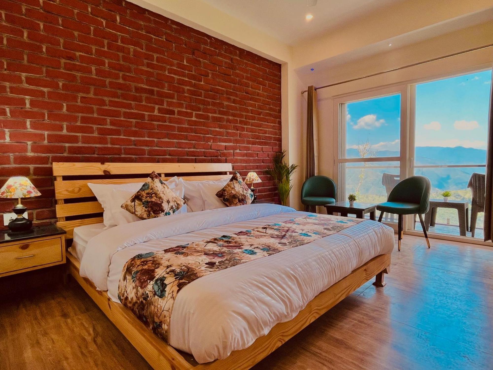 Hotel Pinerock Selling In ! Luxury ! Mountain View ! Open Terrace ! Cafe ! Parking ! 4*