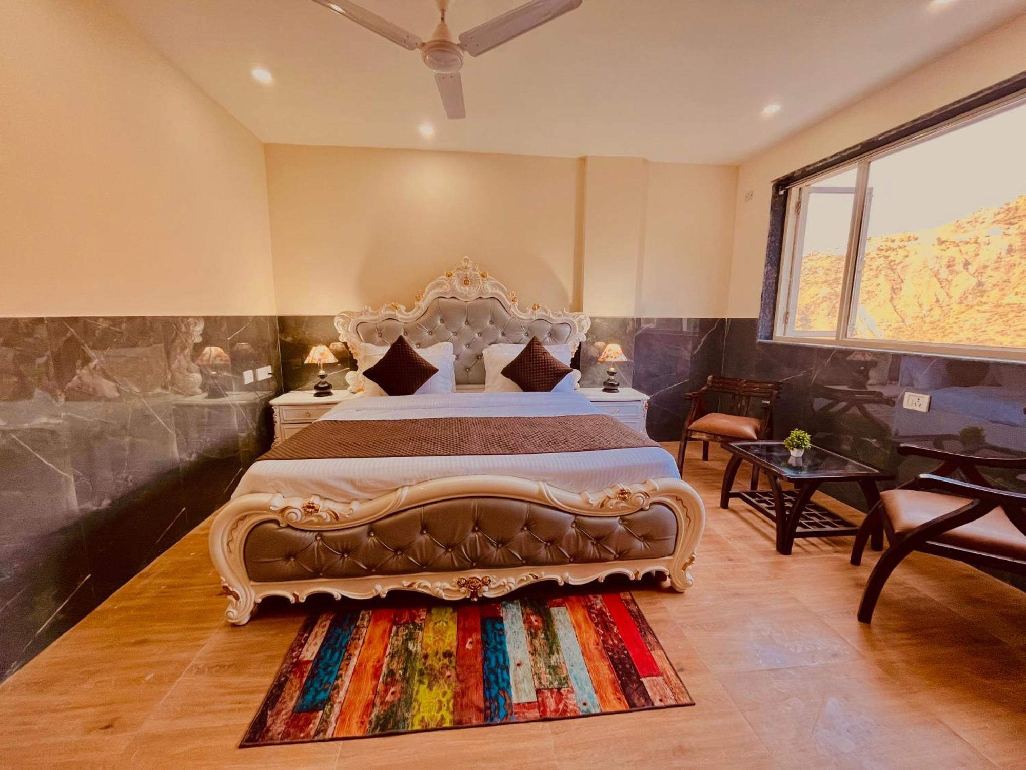 River Grand - A Peaceful Kempty Fall Hotel 4*