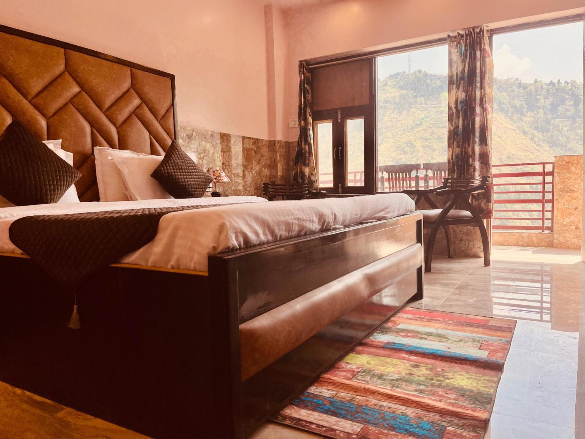 River Grand - A Peaceful Kempty Fall Hotel 4*