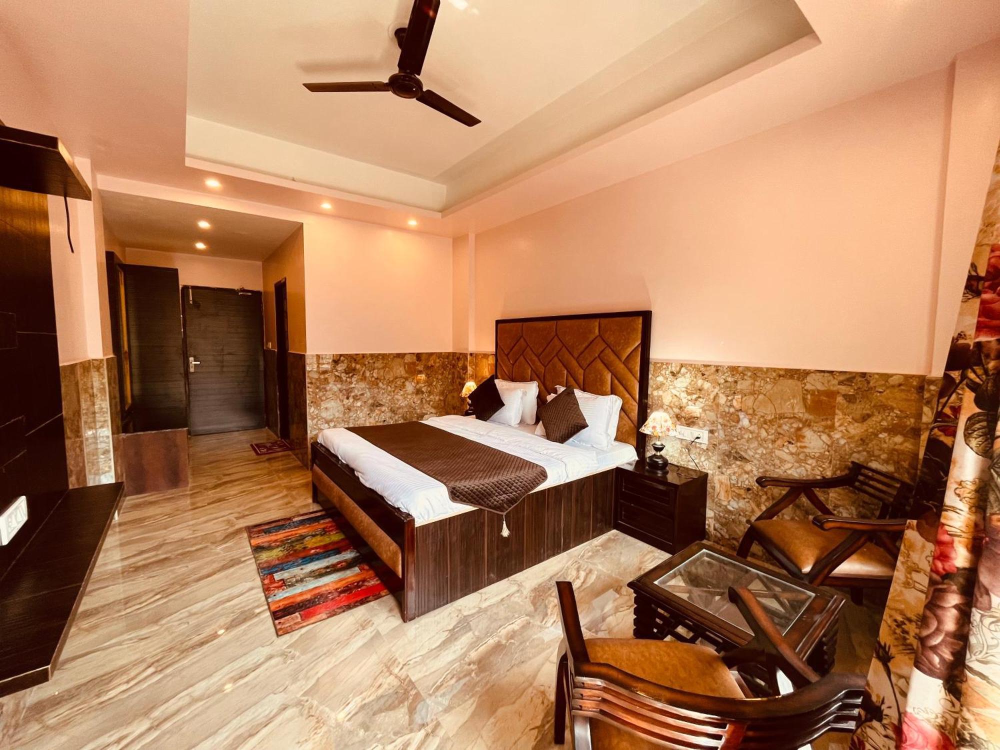 Hotel River Grand - A Peaceful Kempty Fall