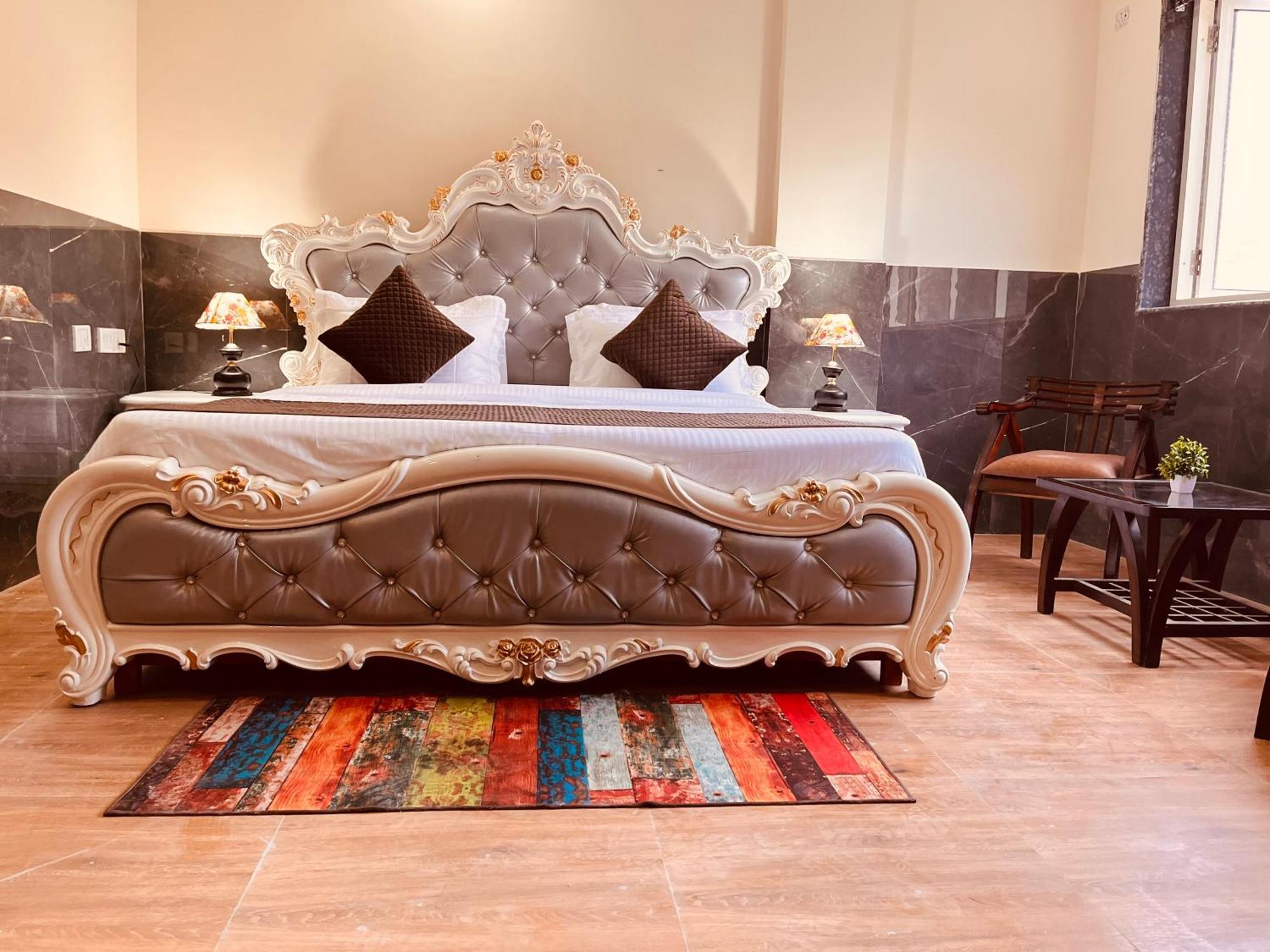 River Grand - A Peaceful Kempty Fall Hotel 4*