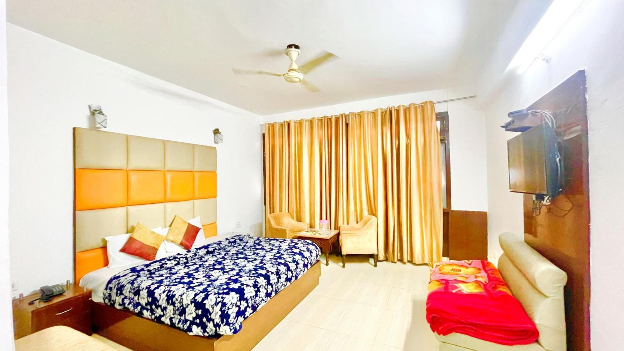 Hotel Luxuary L-p Palace Near Mall Road - Restaurant And Private Parking Facilities - Hygiene & Spacious -a Rated In