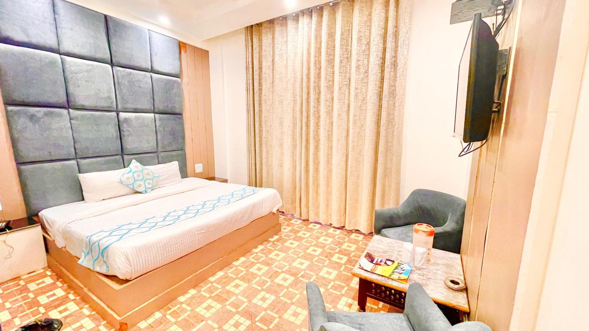 Luxuary L-p Palace Near Mall Road - Restaurant And Private Parking Facilities - Hygiene & Spacious -a Rated In Hotel 4*