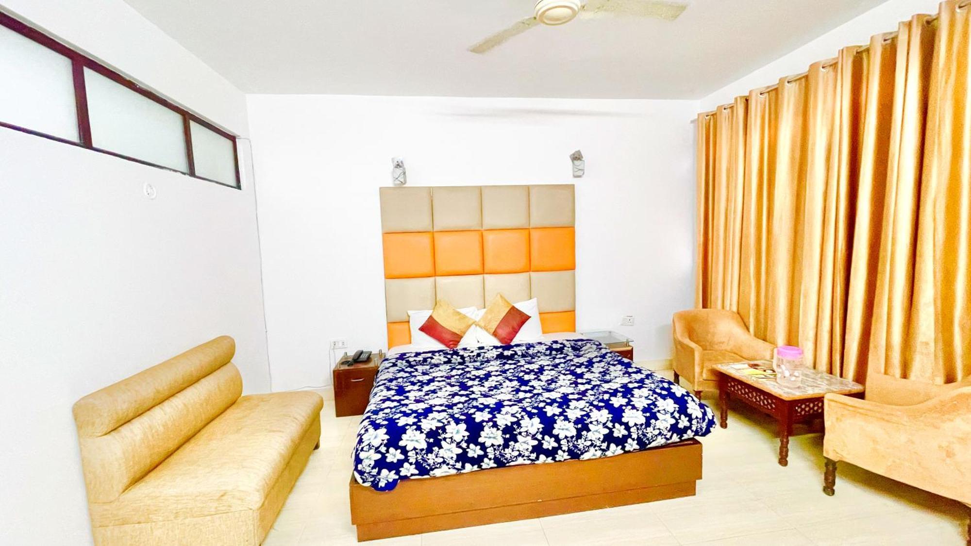 Hotel Luxuary L-p Palace Near Mall Road - Restaurant And Private Parking Facilities - Hygiene & Spacious -a Rated In 4*