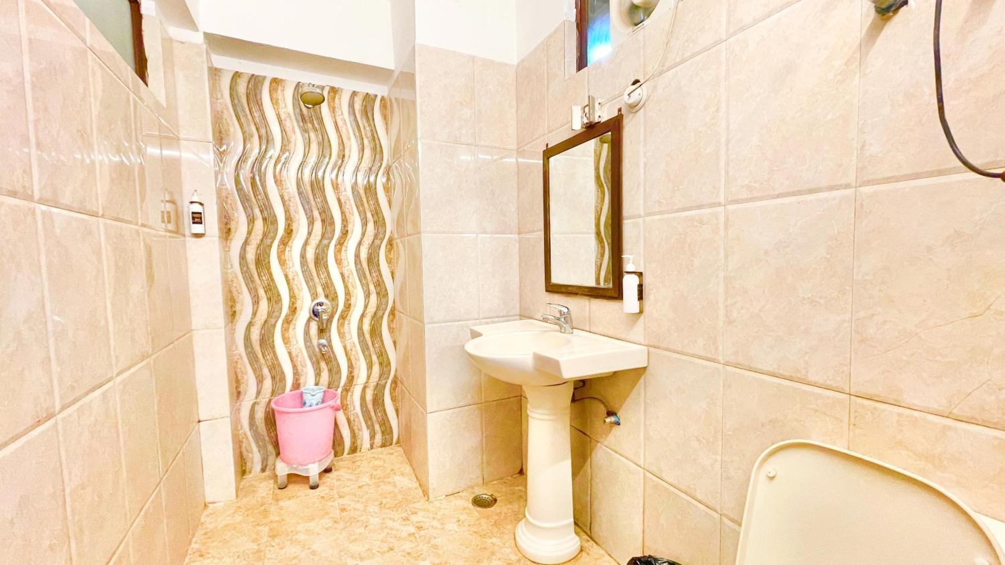 Luxuary L-p Palace Near Mall Road - Restaurant And Private Parking Facilities - Hygiene & Spacious -a Rated In Hotel