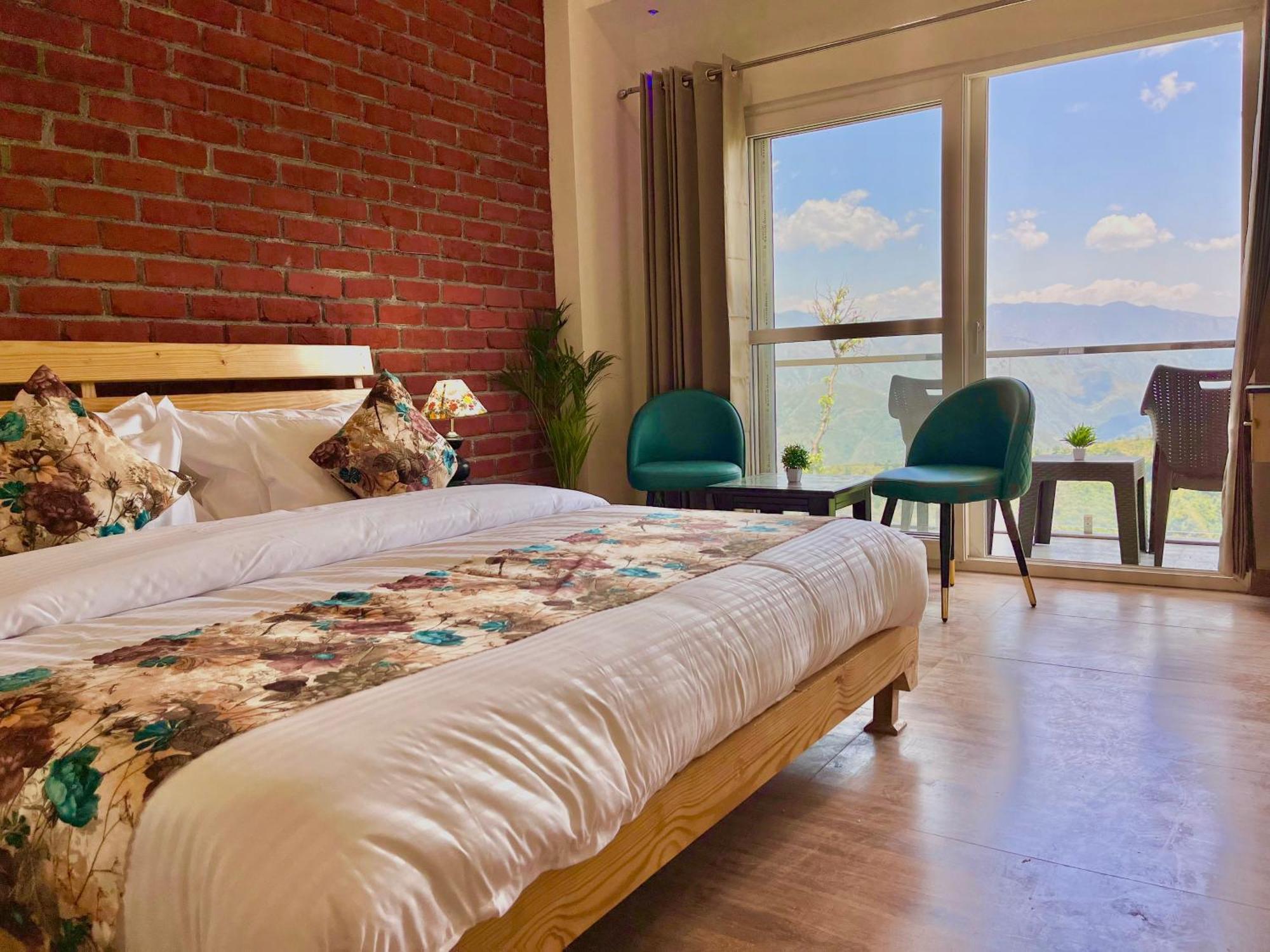 Pinerock & Cafe, - Mountain View Luxury With Open Rooftop Cafe Hotel 4*