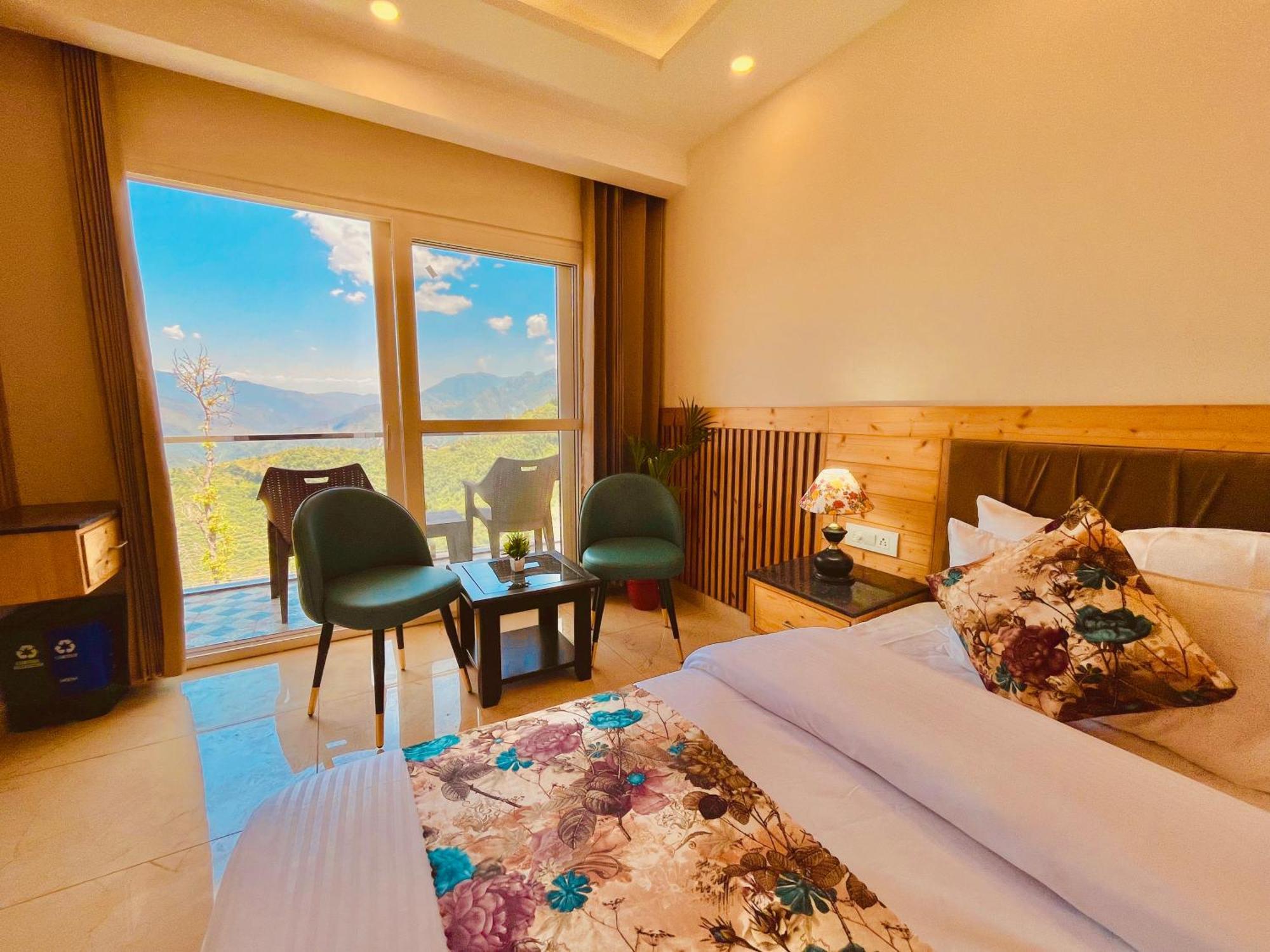 Pinerock & Cafe, - Mountain View Luxury With Open Rooftop Cafe Hotel