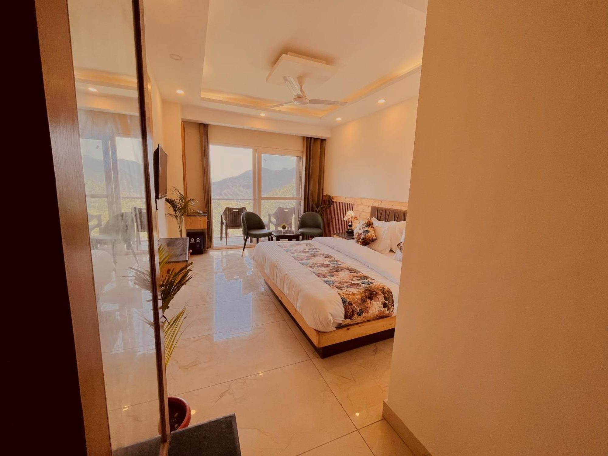 Pinerock & Cafe, - Mountain View Luxury With Open Rooftop Cafe Hotel 4*