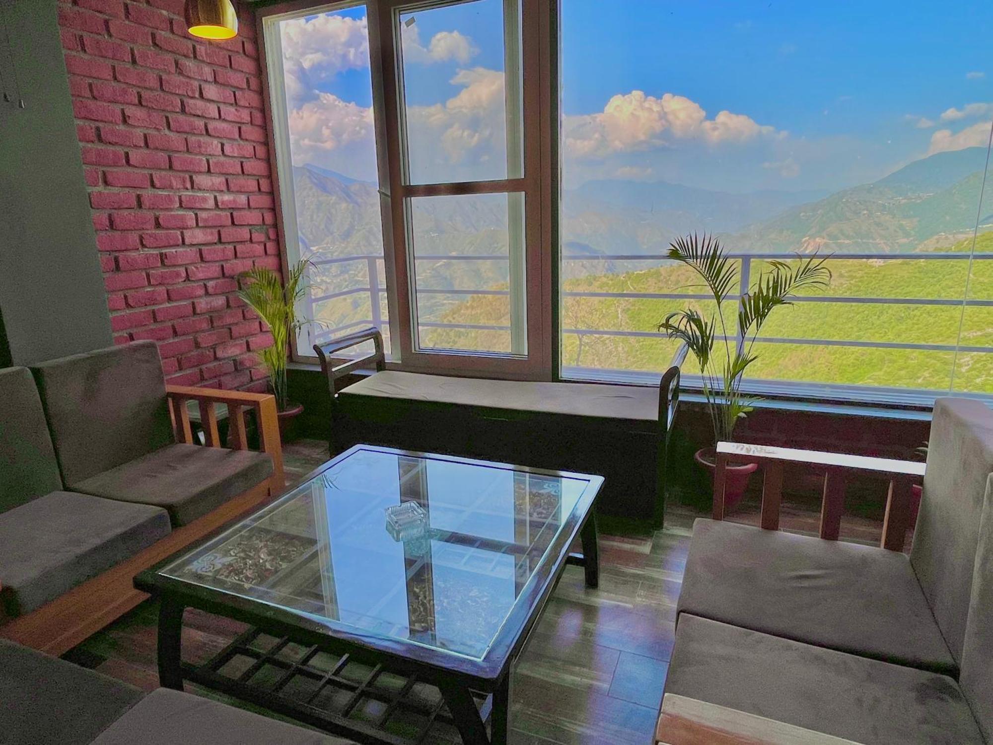 Pinerock & Cafe, - Mountain View Luxury With Open Rooftop Cafe 4*