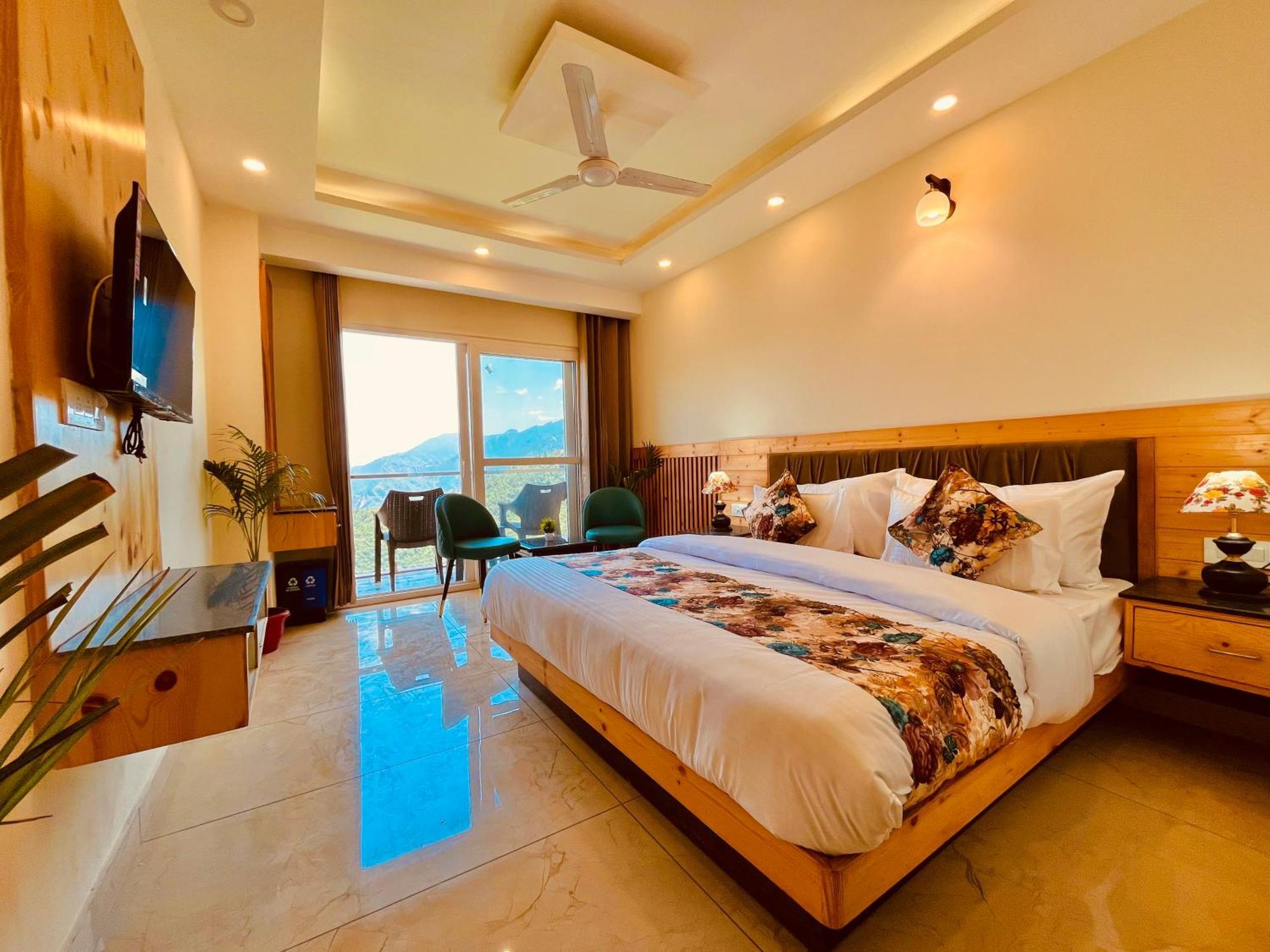 Pinerock & Cafe, - Mountain View Luxury With Open Rooftop Cafe Hotel