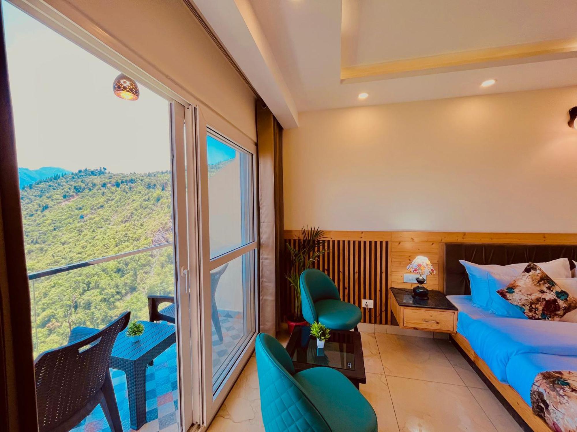 Hotel Pinerock & Cafe, - Mountain View Luxury With Open Rooftop Cafe 4*