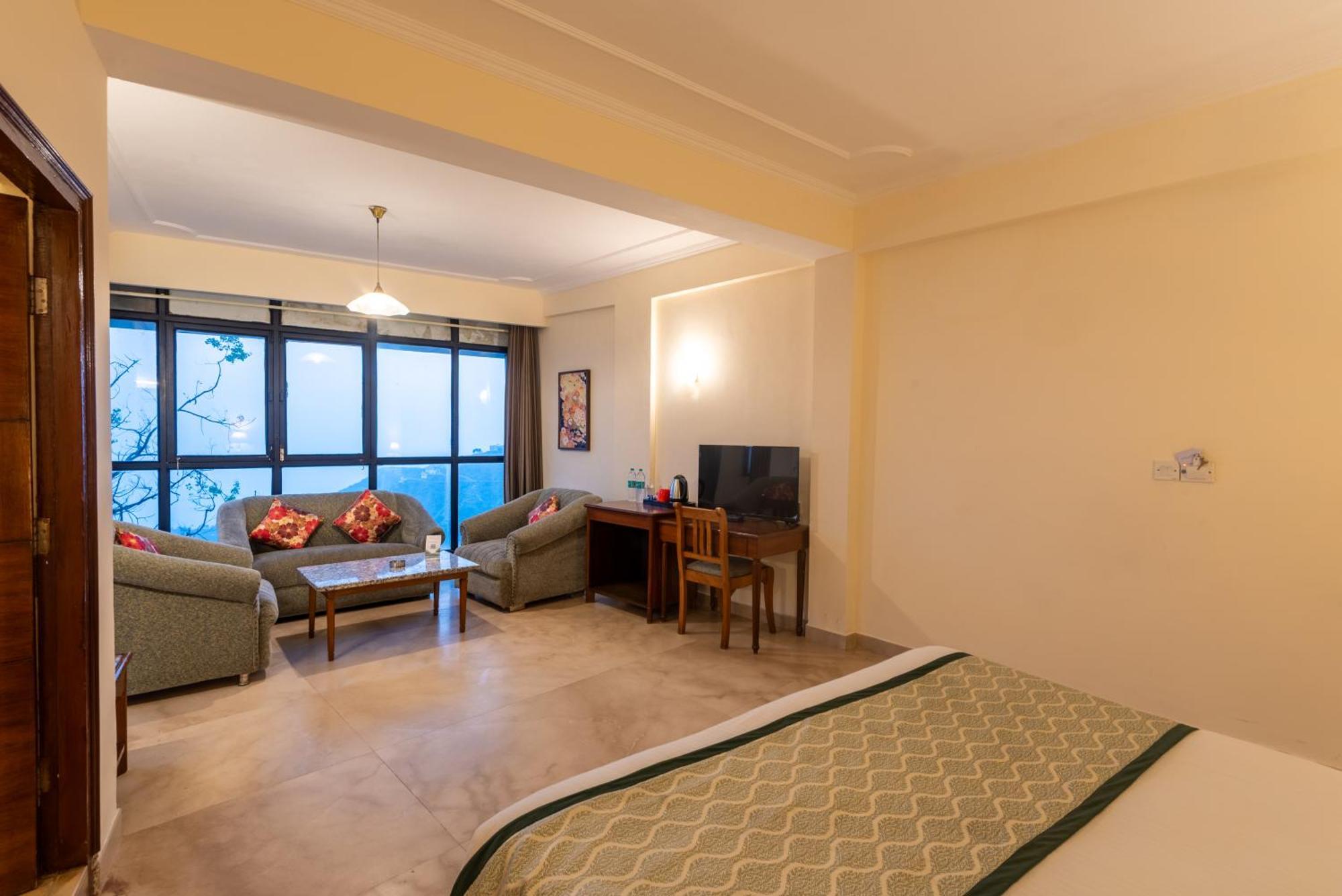 Tulip Castle Mall Road Hotel