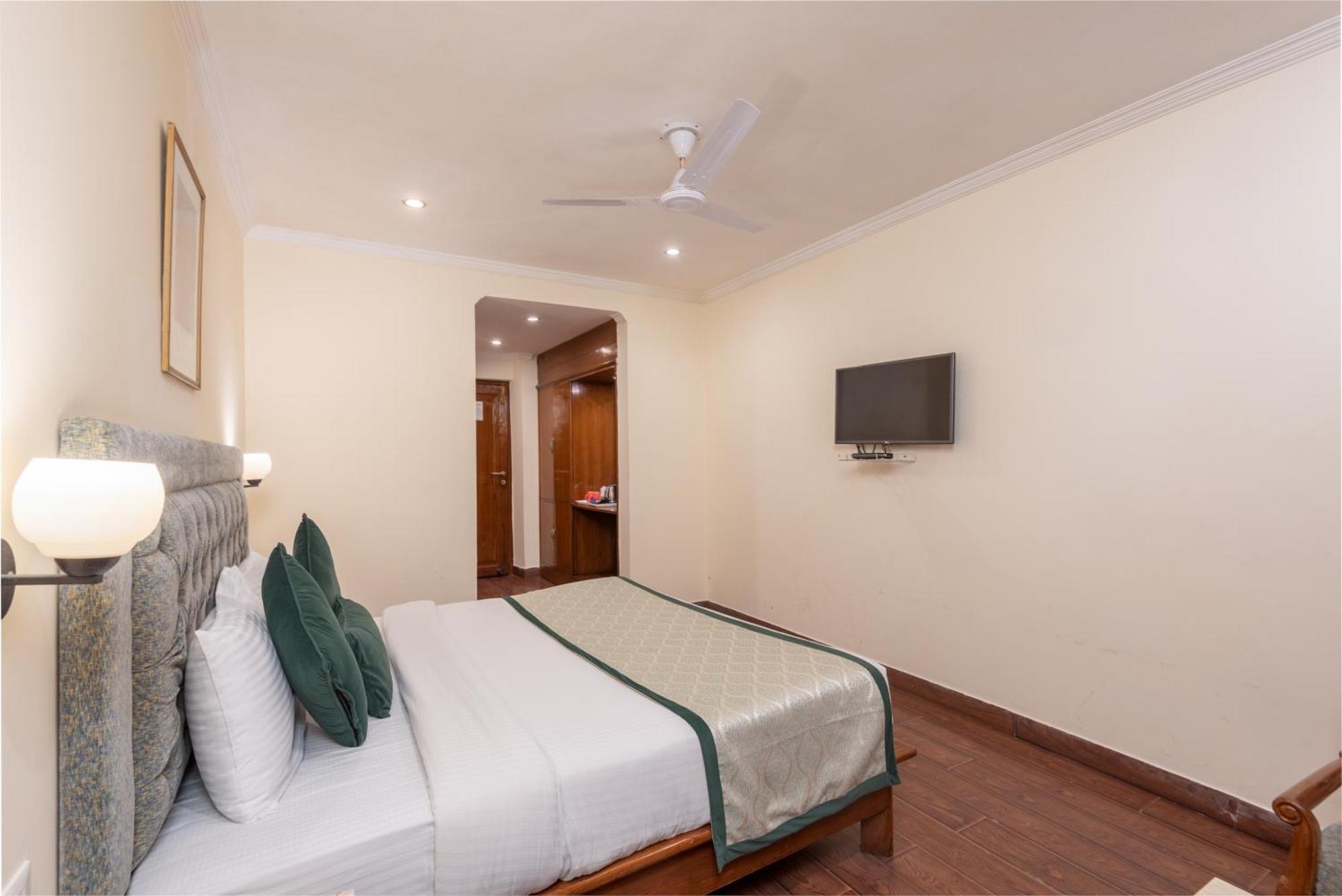 Tulip Castle Mall Road Hotel 3*