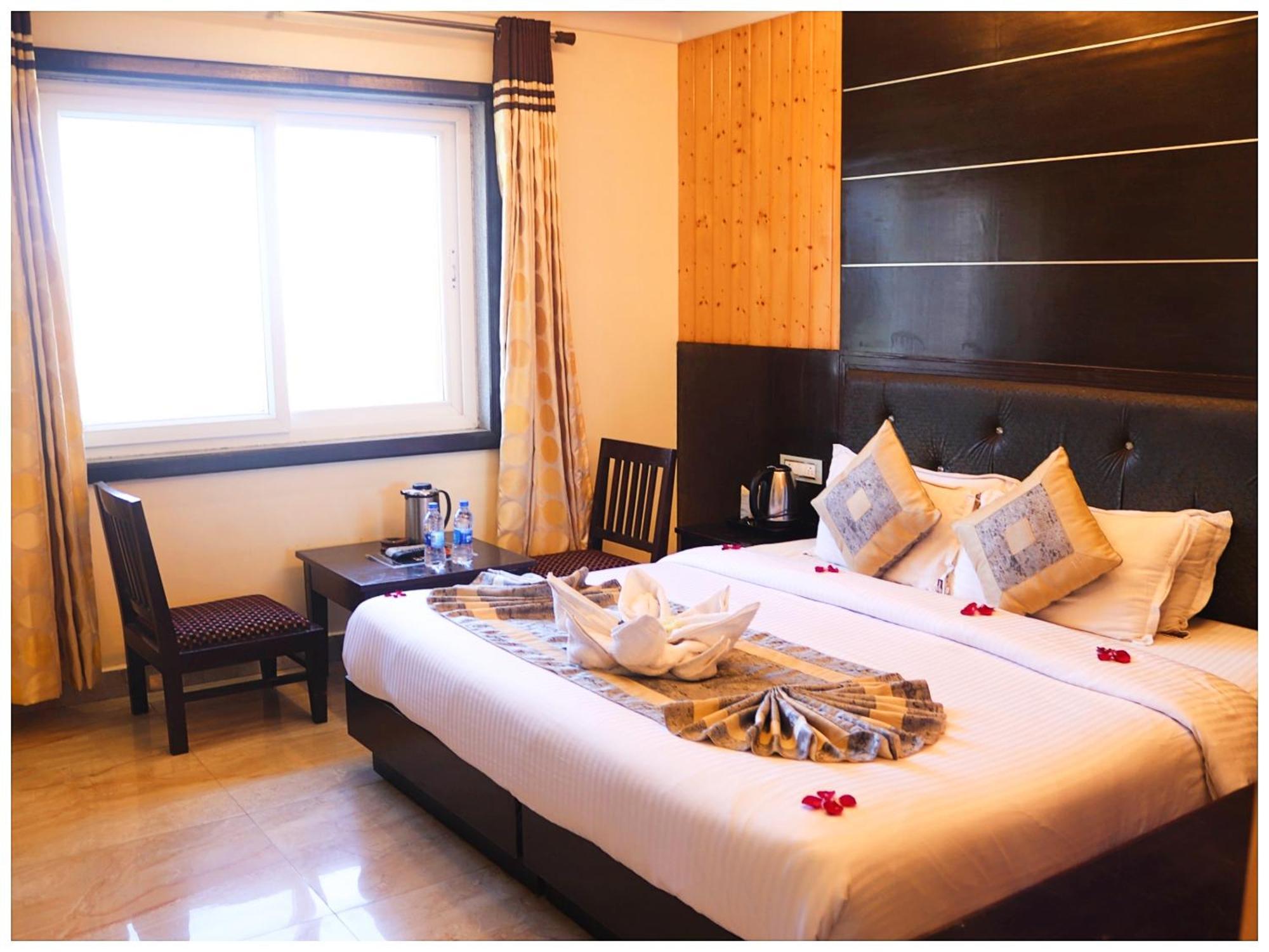 A Luxuary Kishna # Palace Premuim Near The Mall Road - A Luxury With Newly Decorated And Renovated - With Wifi - Service Available - Book Now Hotel 4*
