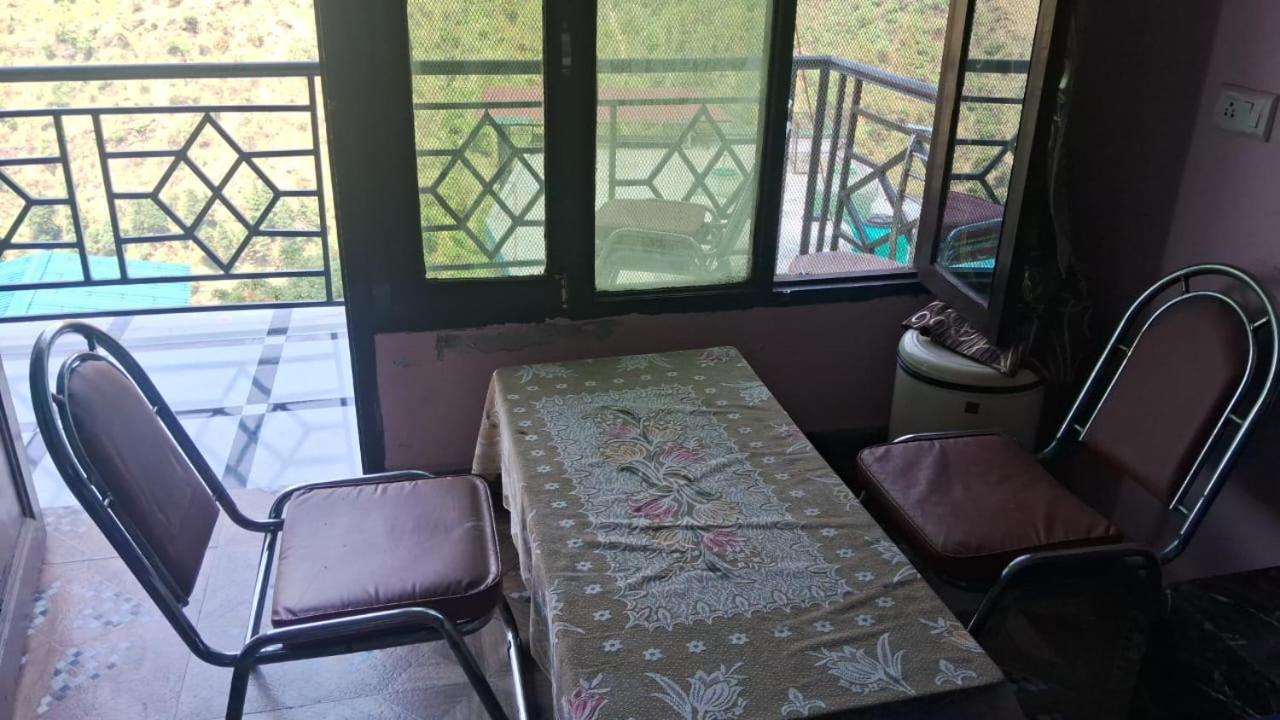 Hotel Family Resturent *