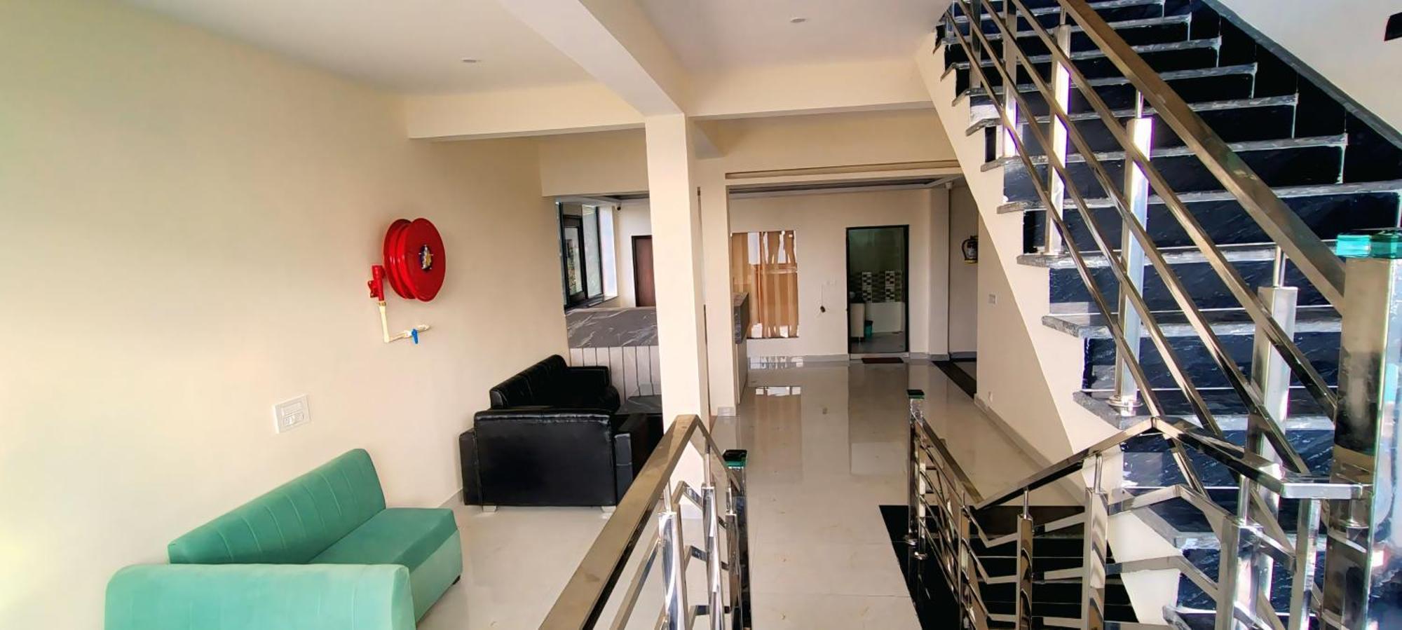 Hotel Hsr Residency And Restaurant *
