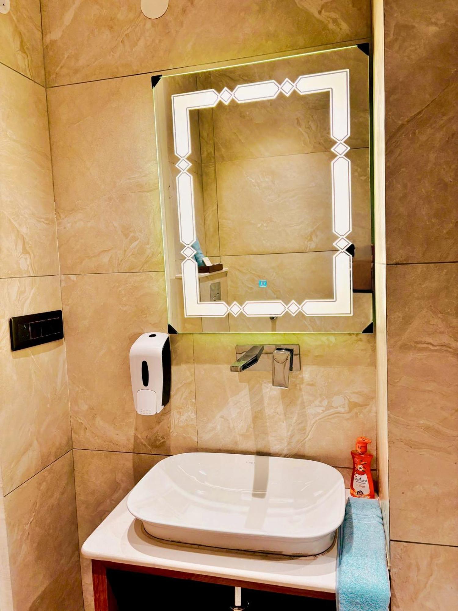 Mackenzie Luxury Boutique Hotel 4*