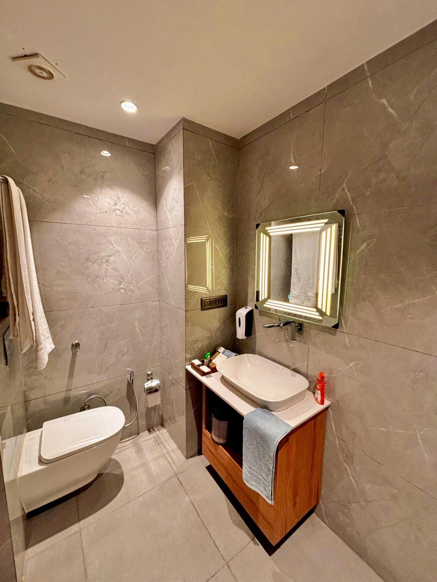 Mackenzie Luxury Boutique Hotel 4*