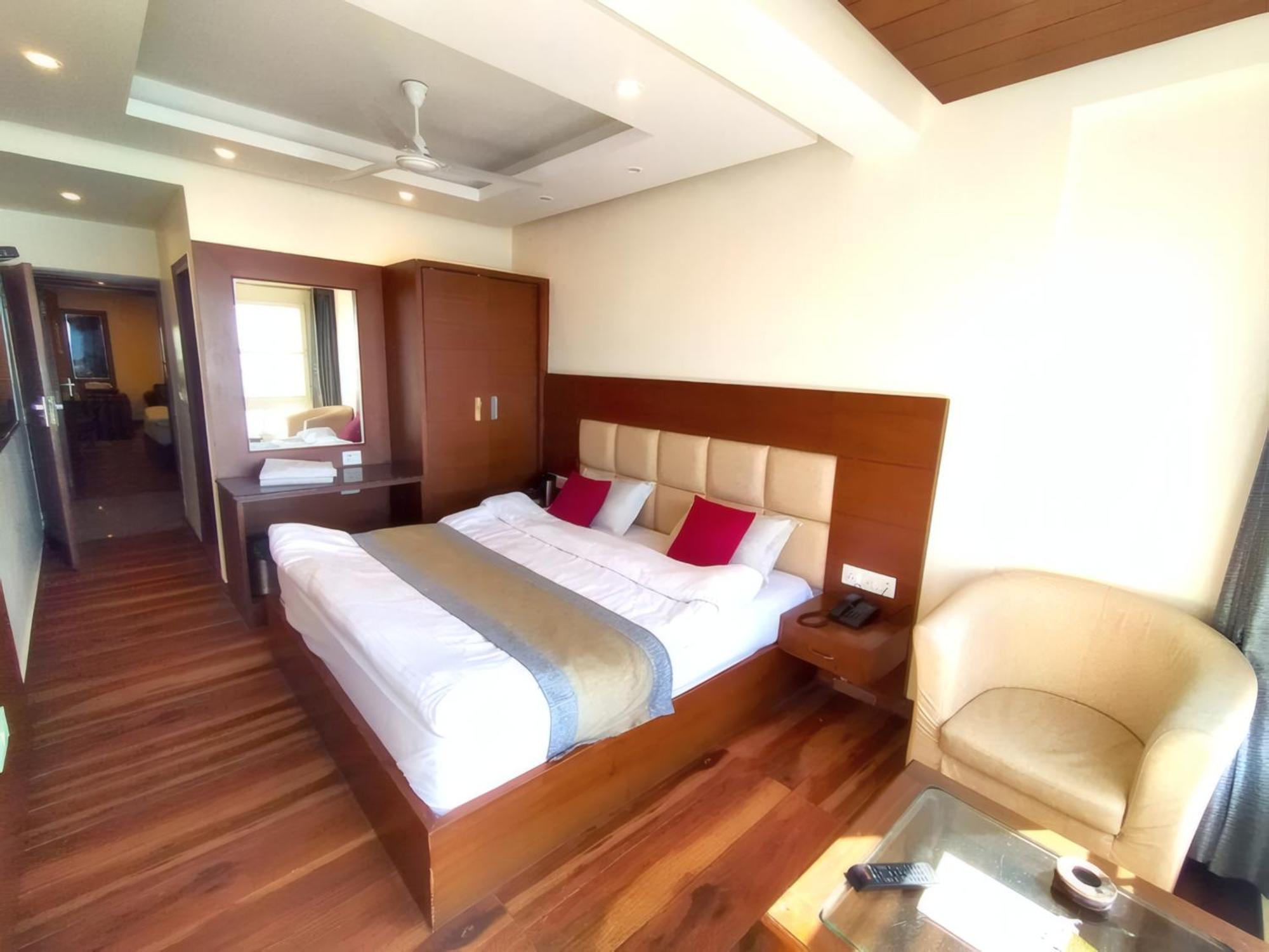 Samrat On Mall Road With Complimentary Parking Hotel