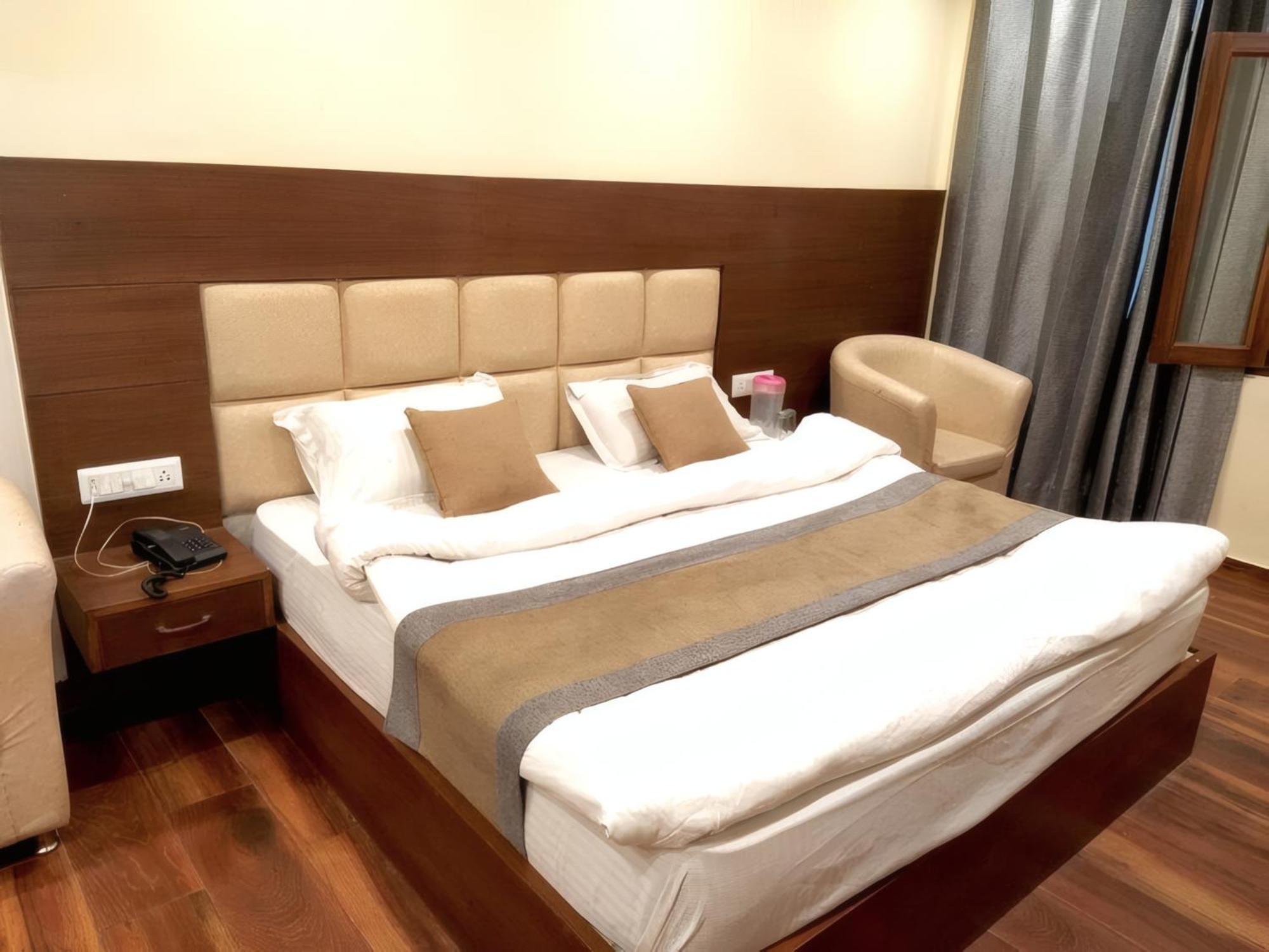 Samrat On Mall Road With Complimentary Parking Hotel Mussoorie
