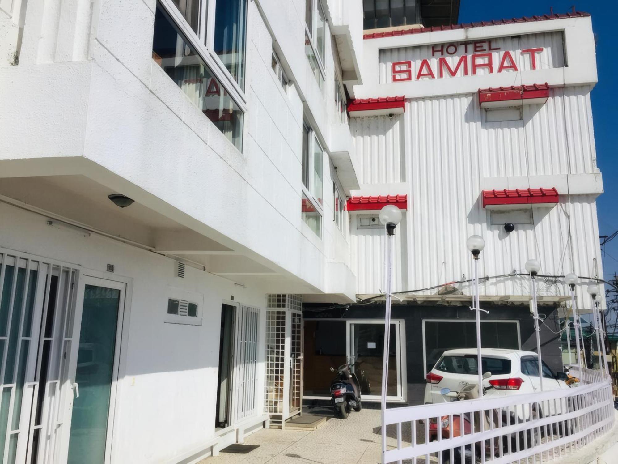 Samrat On Mall Road With Complimentary Parking Mussoorie