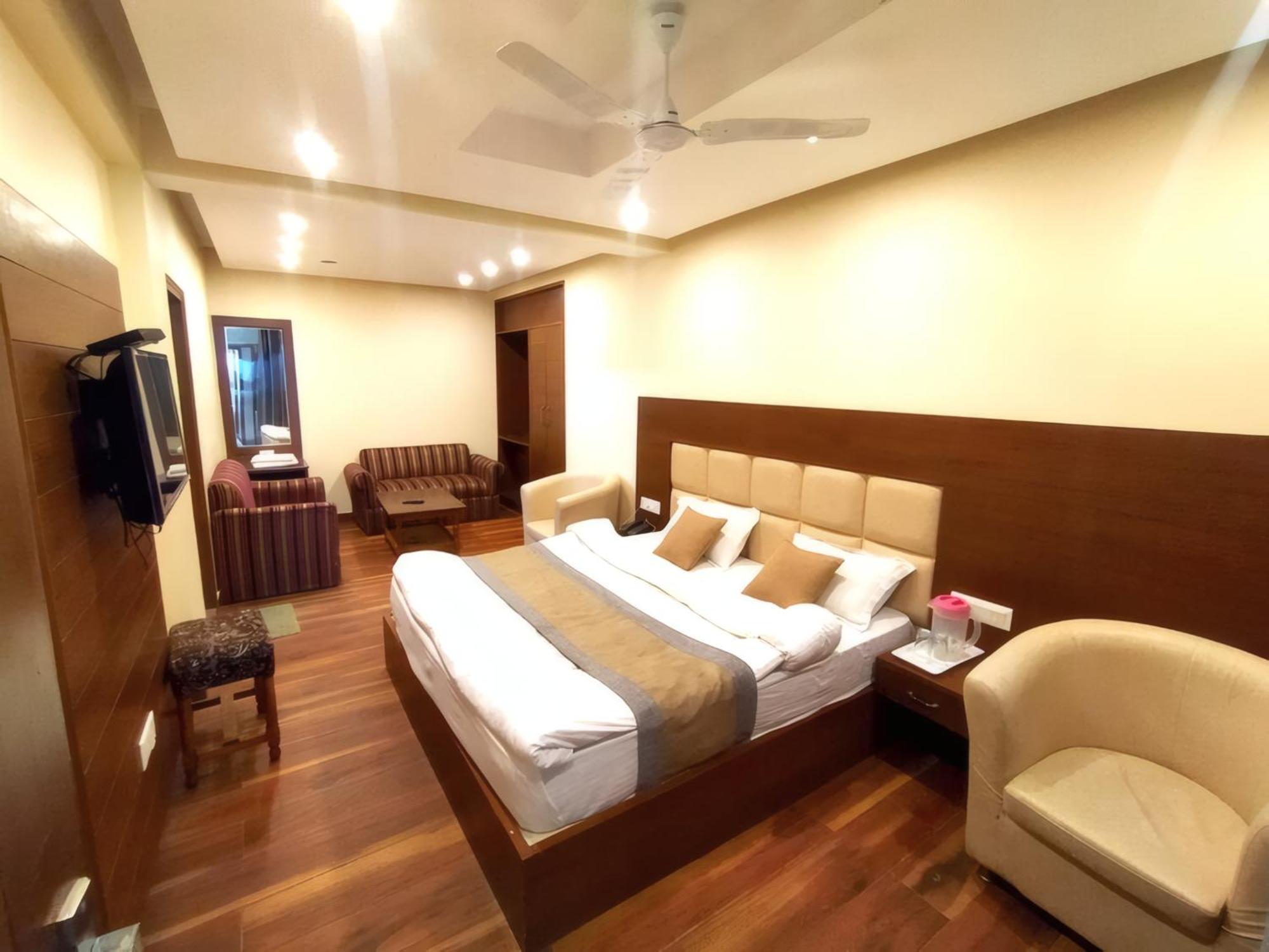 Samrat On Mall Road With Complimentary Parking Hotel
