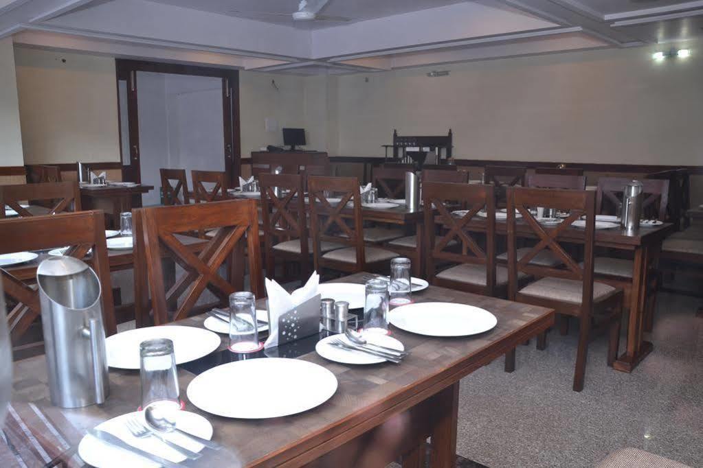 Vishnu Palace Hotel 3*