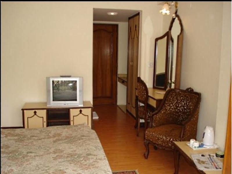 Zone Connect By The Park Hotel