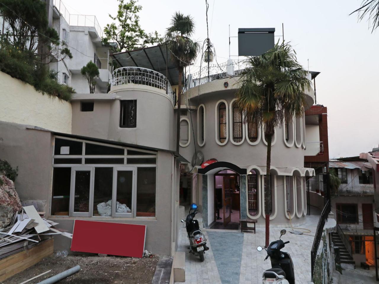 Oyo 15158 International Hotel 3*