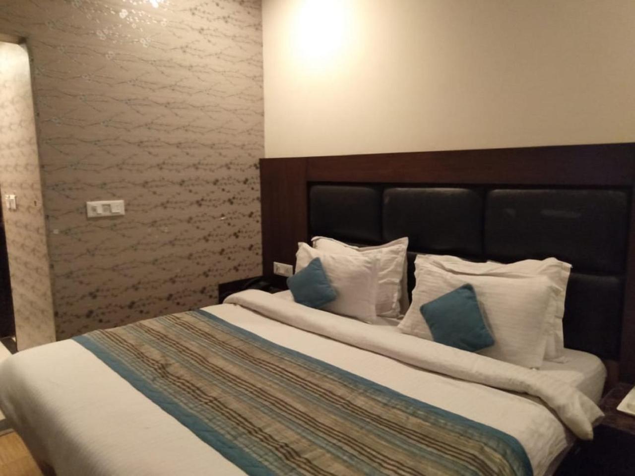Hotel Mid Town By Royal Collection 3*