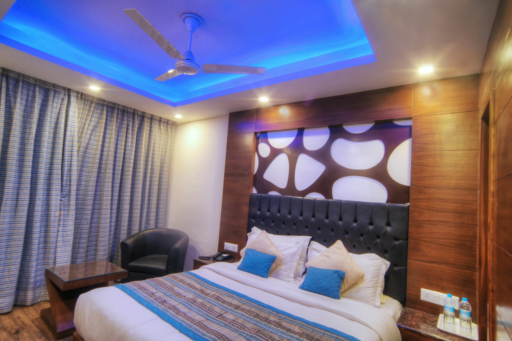 Mid Town By Royal Collection 3*