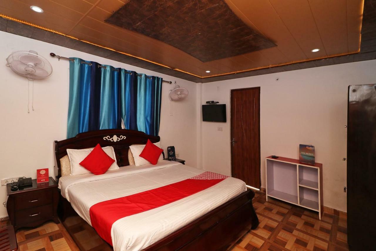 Oyo 28838 Brv Hotel 3*