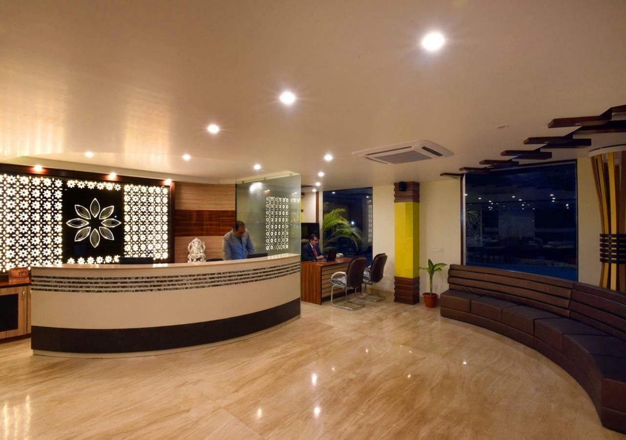 Starz Clarks Inn 3*