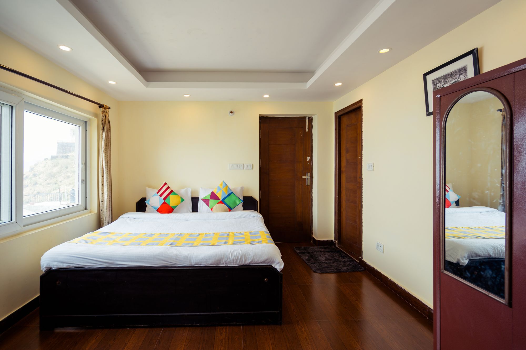 Oyo 13159 Spacious 1bhk Mall Road Mussoorie