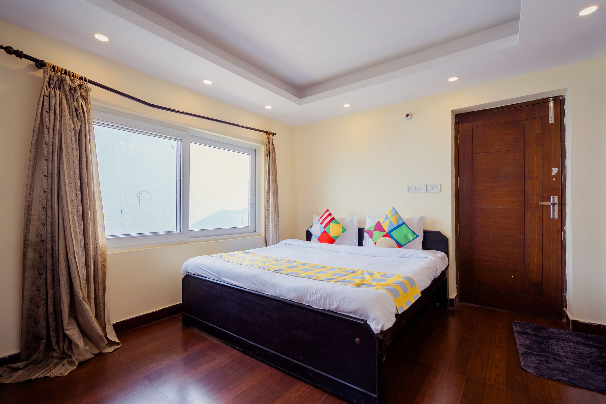 Oyo 13159 Spacious 1bhk Mall Road *