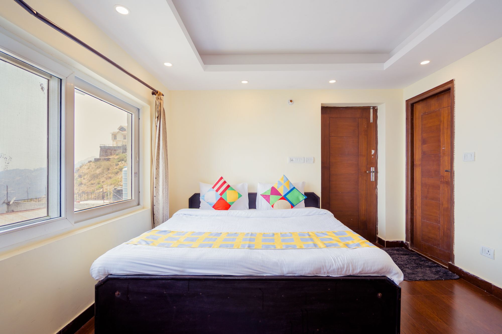 Oyo 13159 Spacious 1bhk Mall Road * Mussoorie